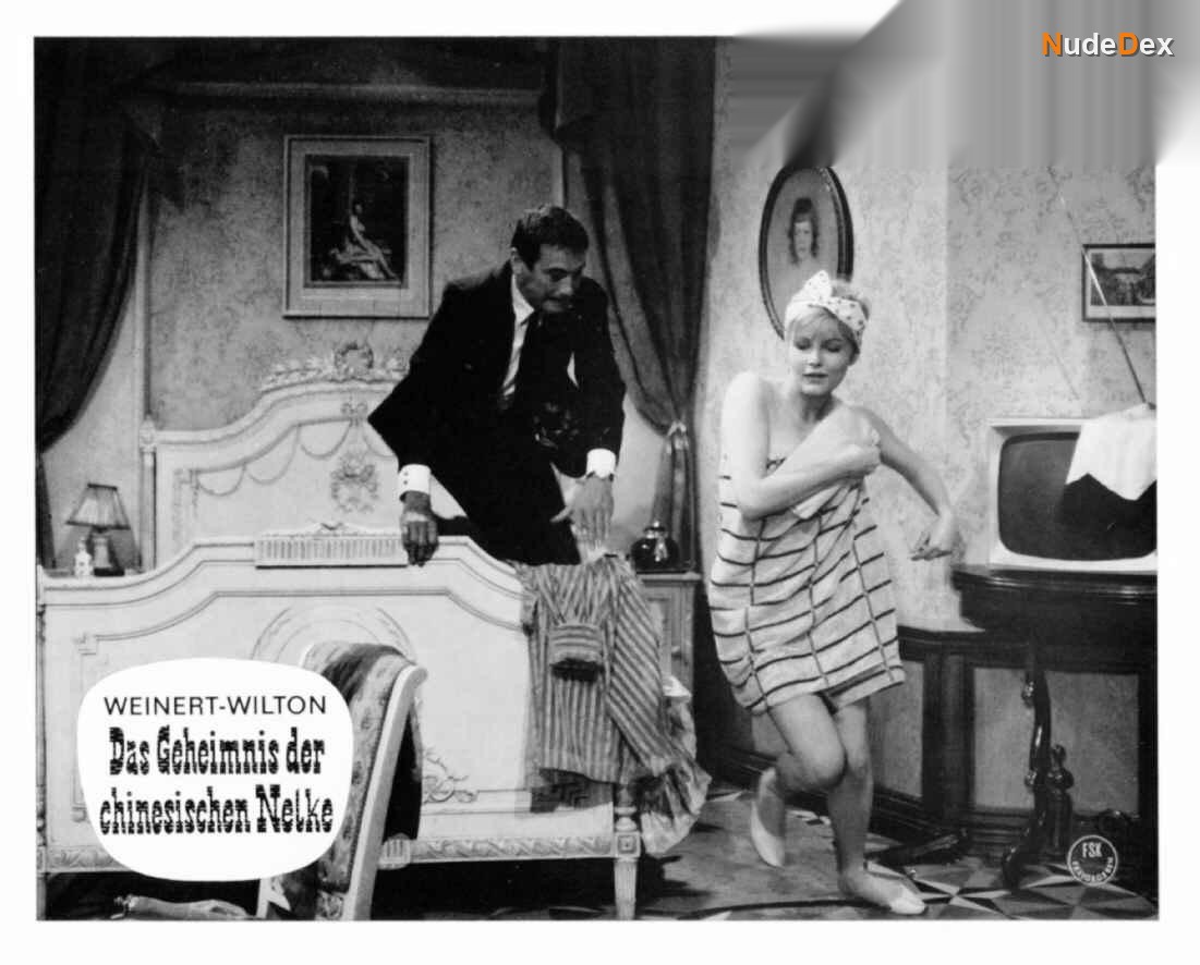 Olga Schoberova in Secret Of The Chinese Carnation, photo 2