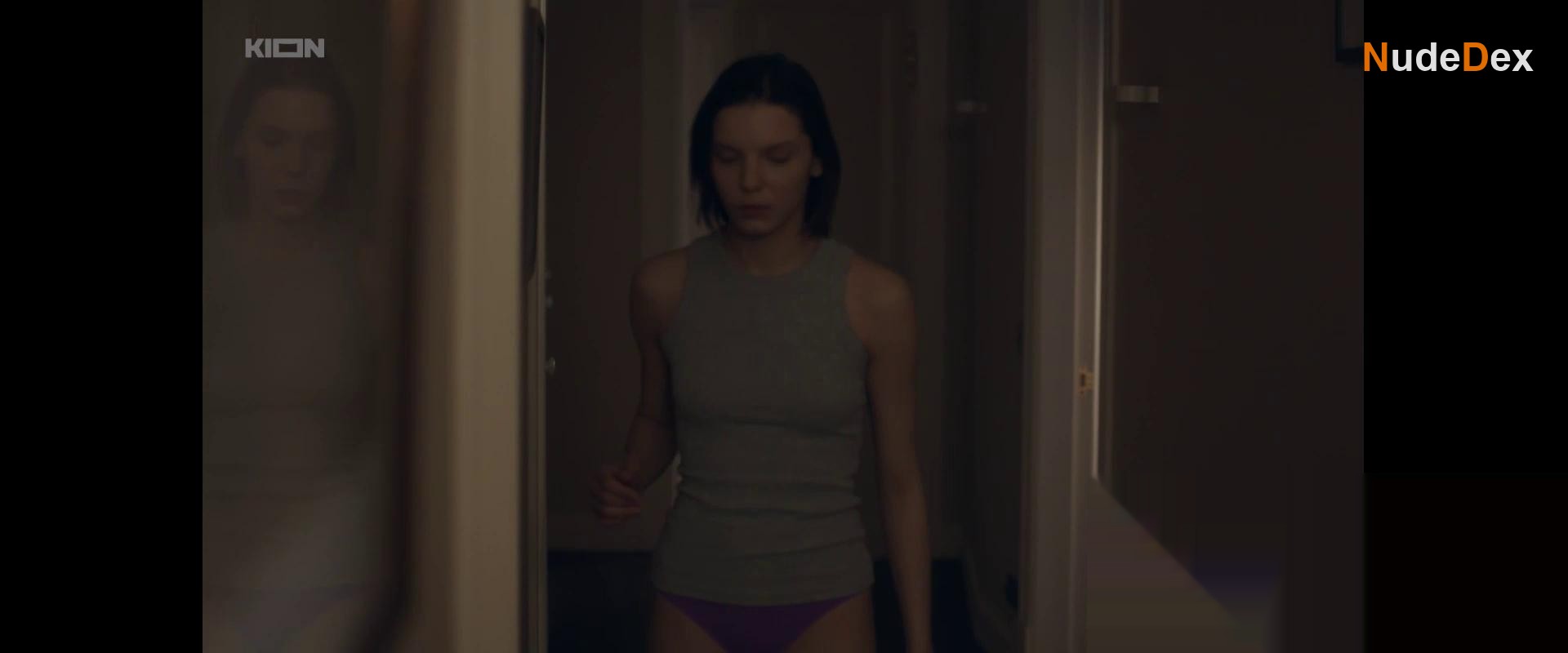 Olivia Cote in Born In 68, photo 6