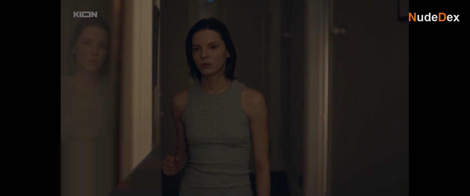 Olivia Cote in Born In 68, photo 7