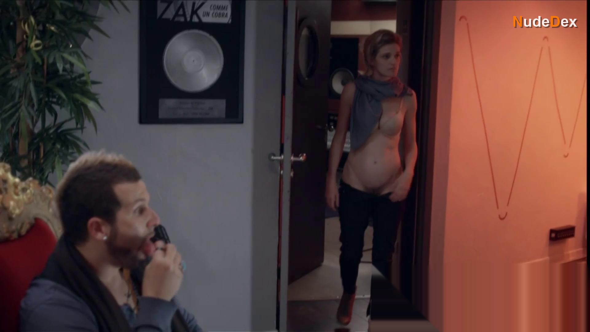 Olivia Cote in Zak, photo 4