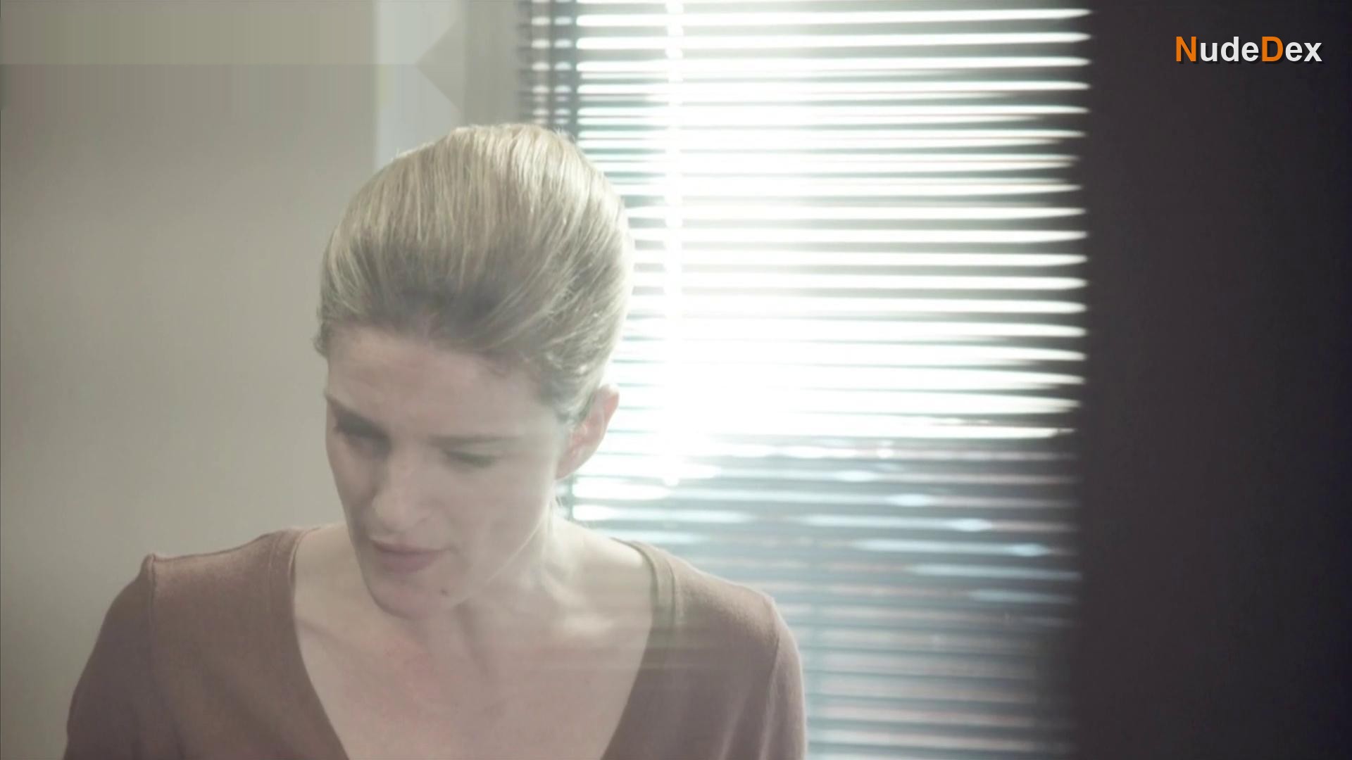 Olivia Cote in Zak, photo 5