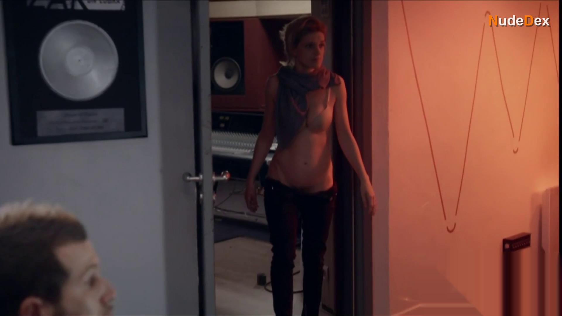 Olivia Cote in Zak, photo 6