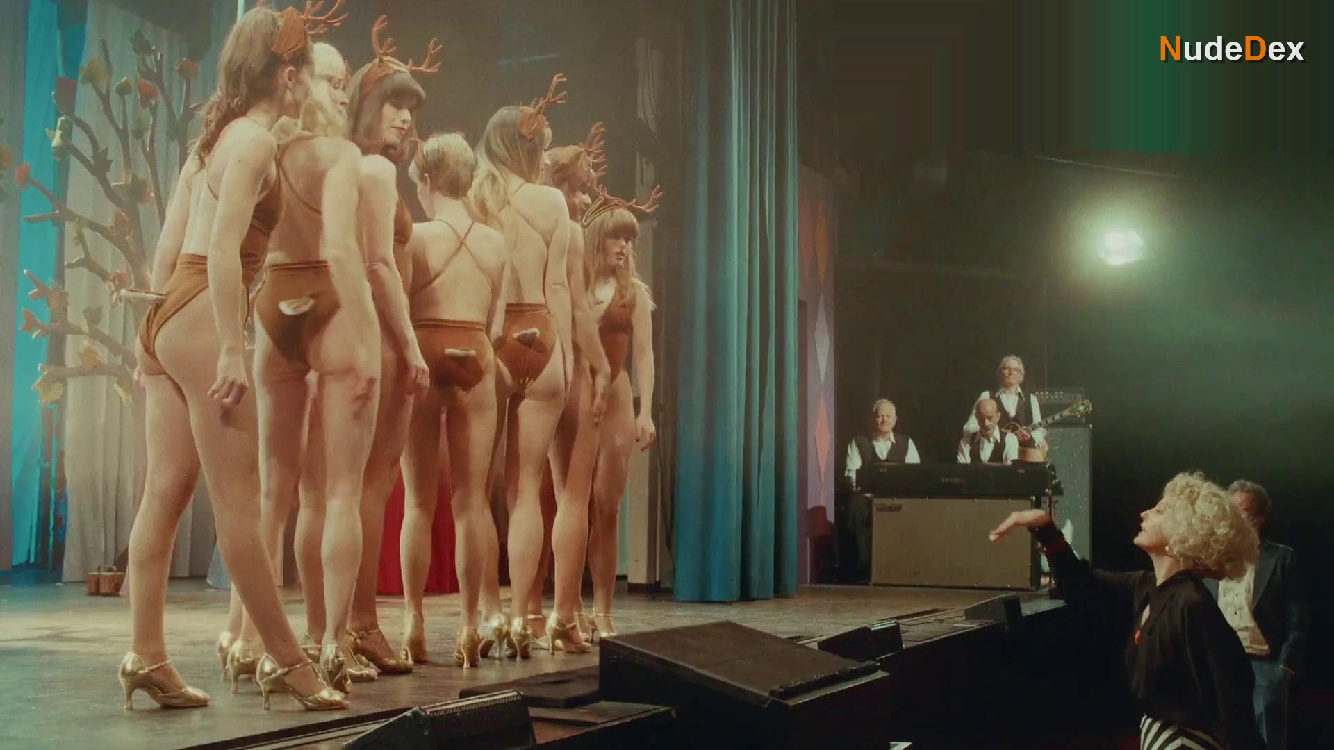 Olivia Joof Lewerissa in Chorus Girls, photo 5