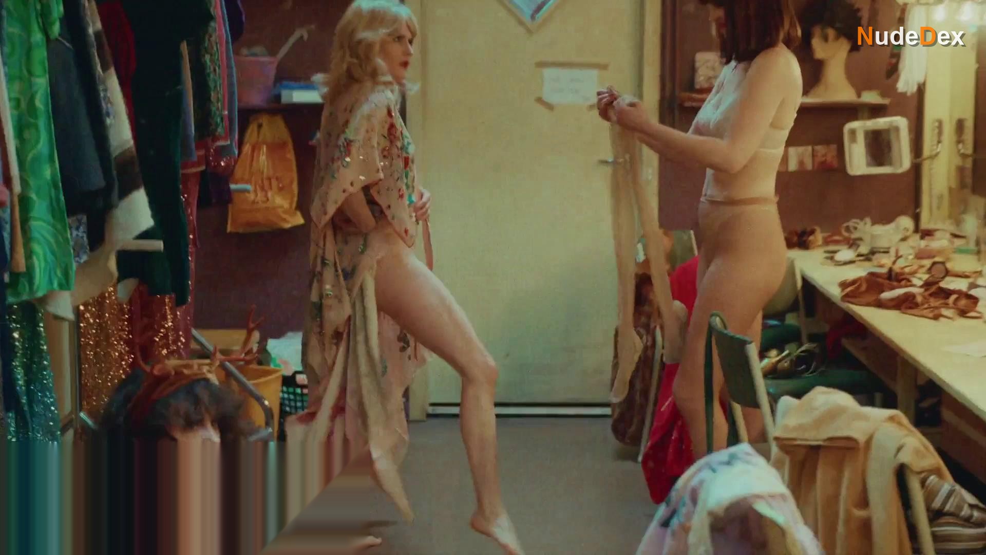 Olivia Joof Lewerissa in Chorus Girls, photo 6