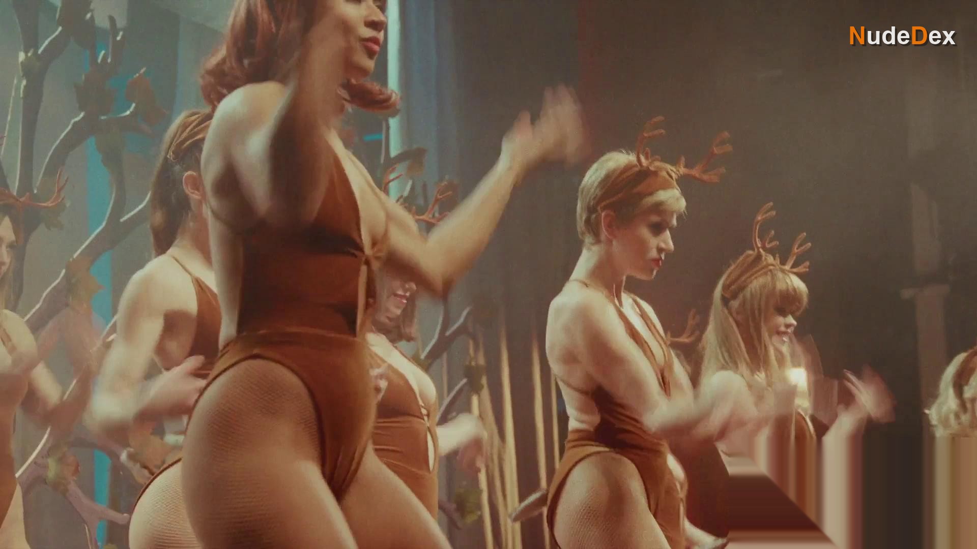 Olivia Joof Lewerissa in Chorus Girls, photo 12