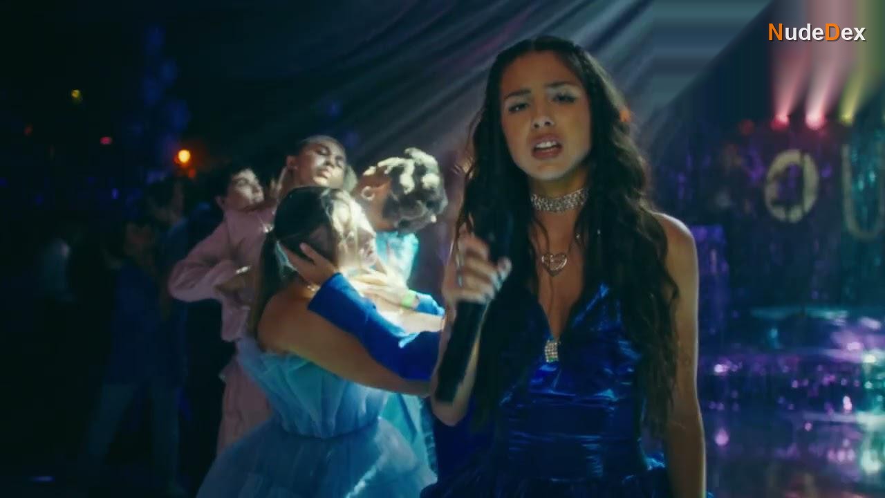 Olivia Rodrigo in Traitor, photo 5