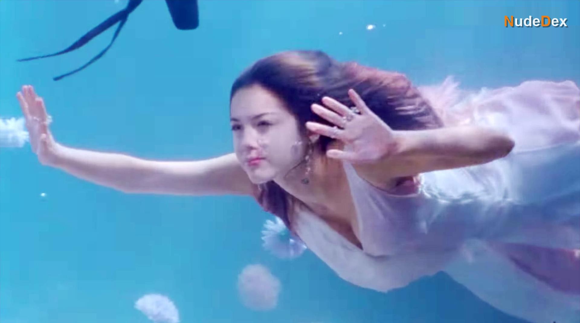 Olivia Rodrigo in Traitor, photo 7