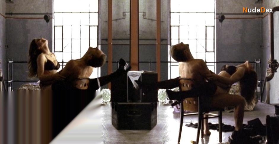 Widows in Widows, photo 7
