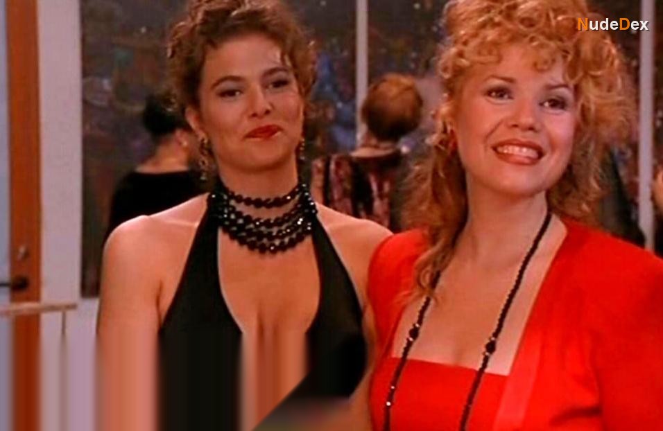 Paige Turco in The Feminine Touch, photo 9