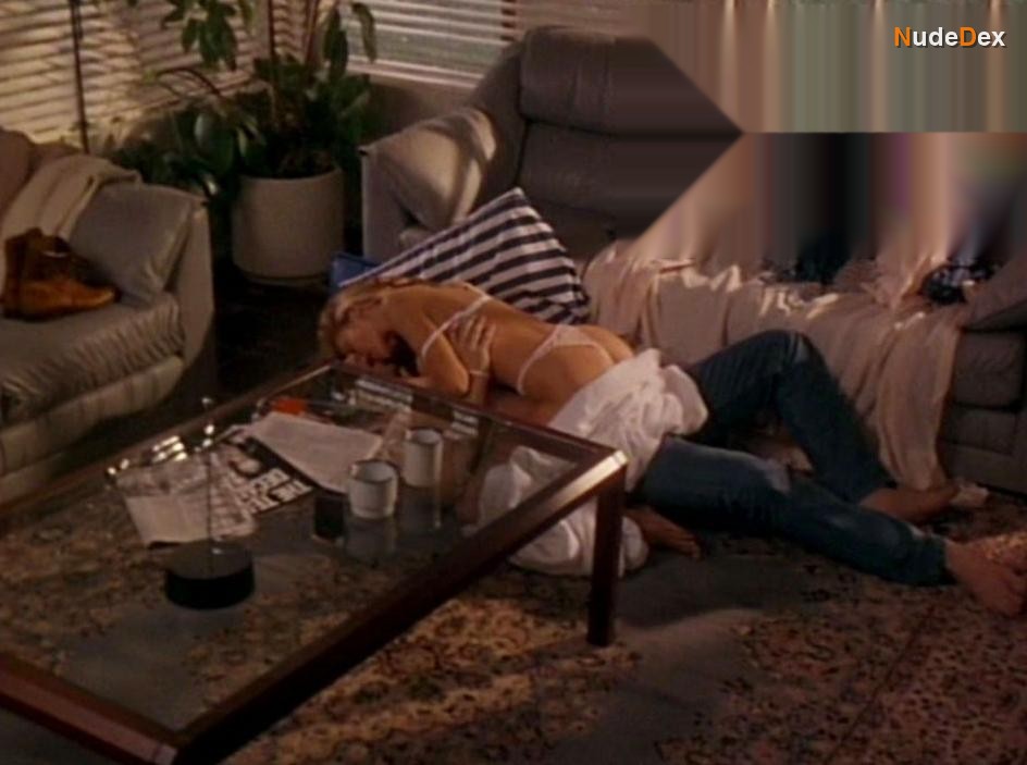 Pamela Anderson in Snapdragon, photo 14