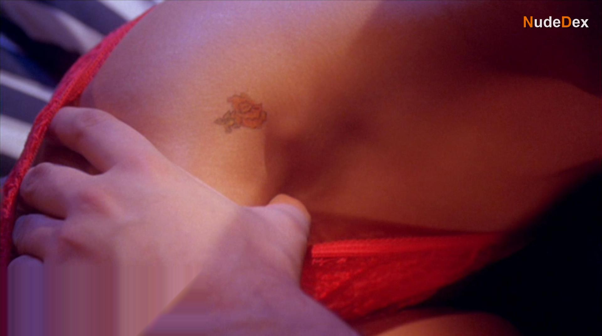 Pamela Anderson in Snapdragon, photo 15
