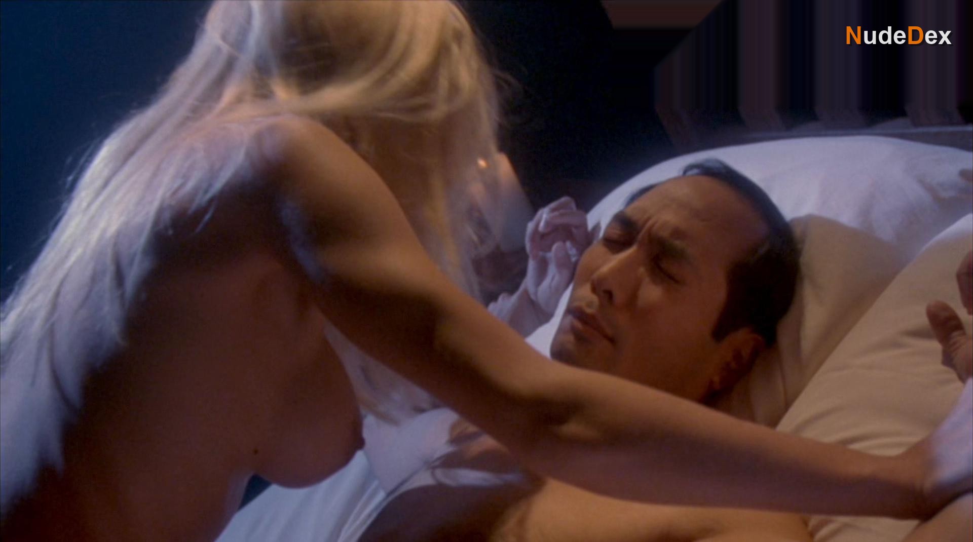 Pamela Anderson in Snapdragon, photo 16