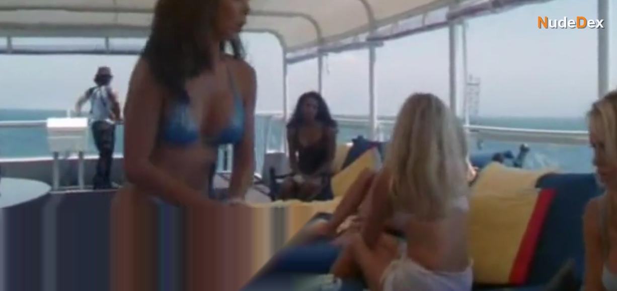 Pamela Anderson in V.i.p., photo 13