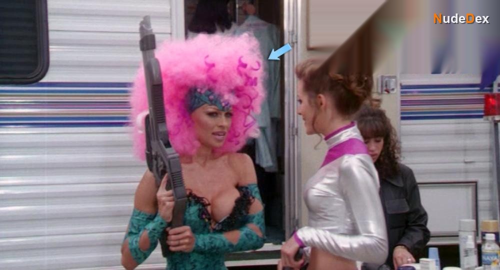 Pamela Anderson in V.i.p., photo 15