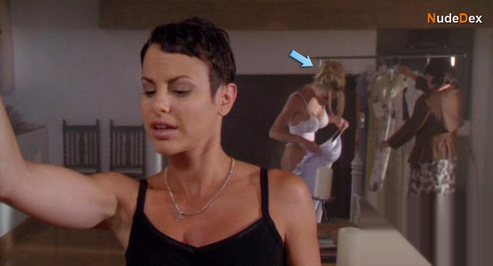 Pamela Anderson in V.i.p., photo 18