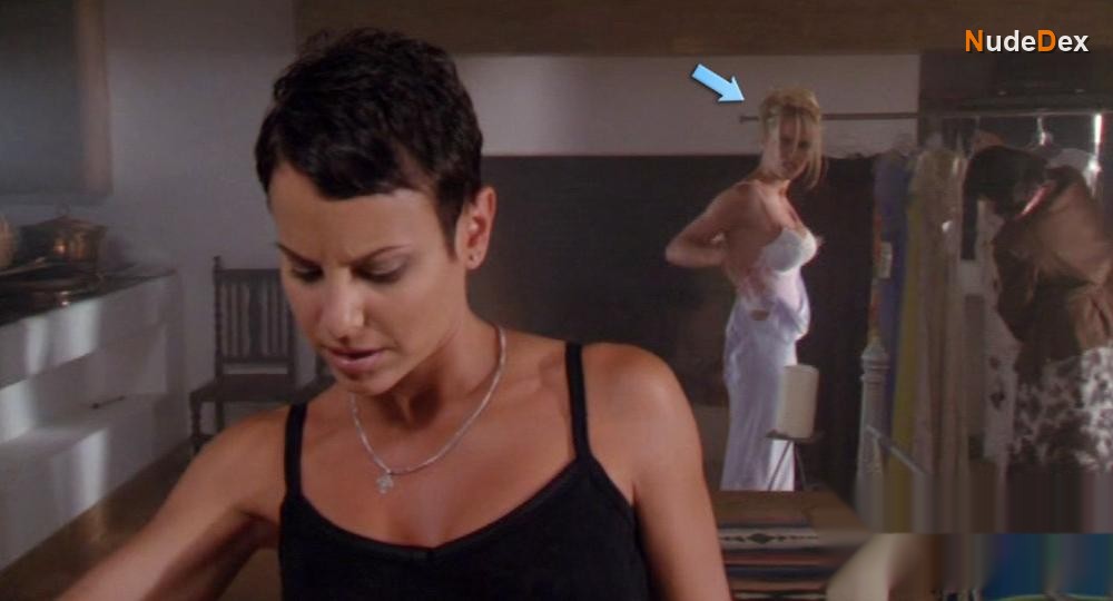 Pamela Anderson in V.i.p., photo 19