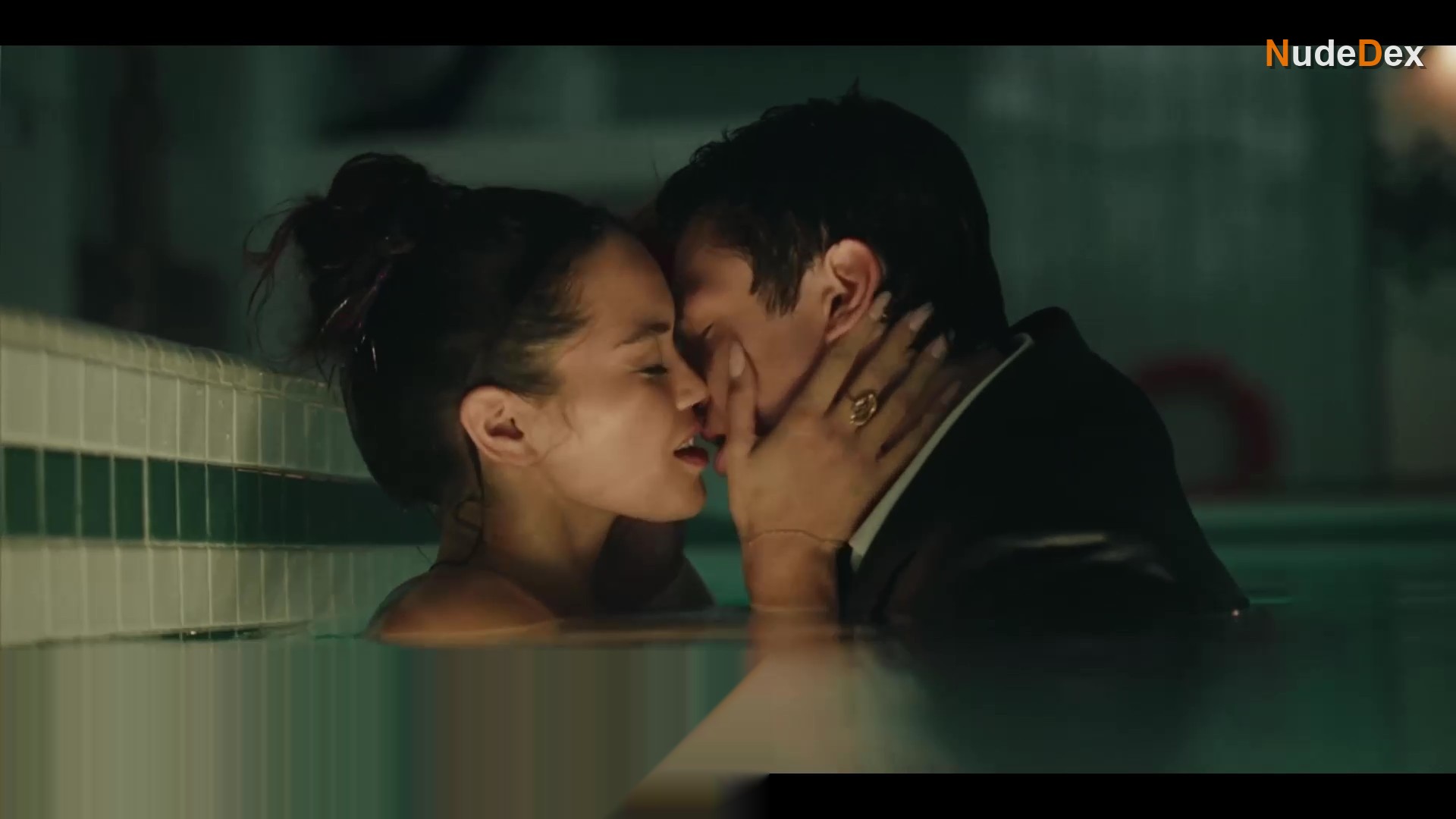 Paris Berelc in Kissing Is The Easy Part, photo 5
