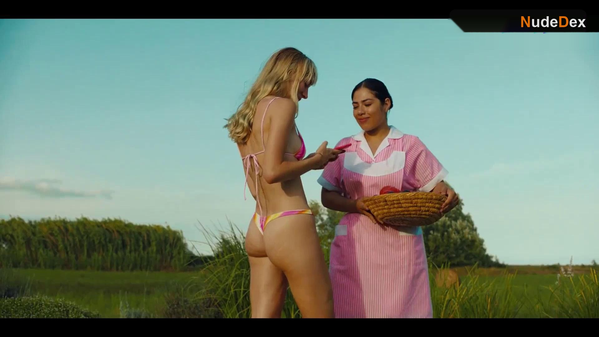 Paula Grimaldo in The Quiet Maid, photo 3