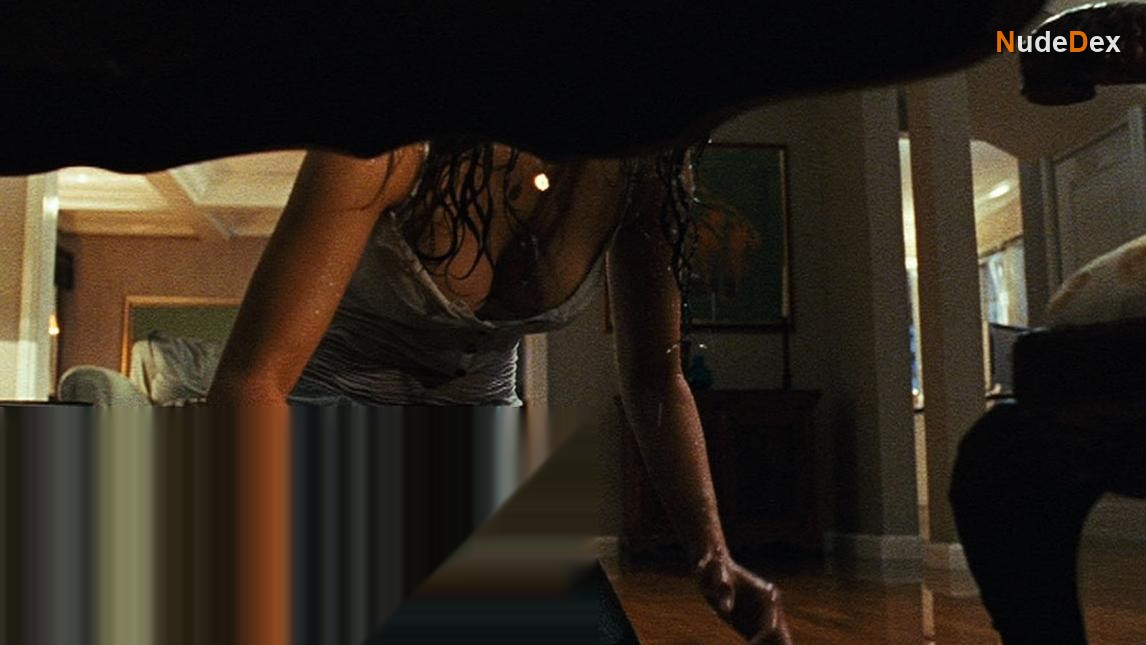 Paula Patton in Mirrors, photo 3