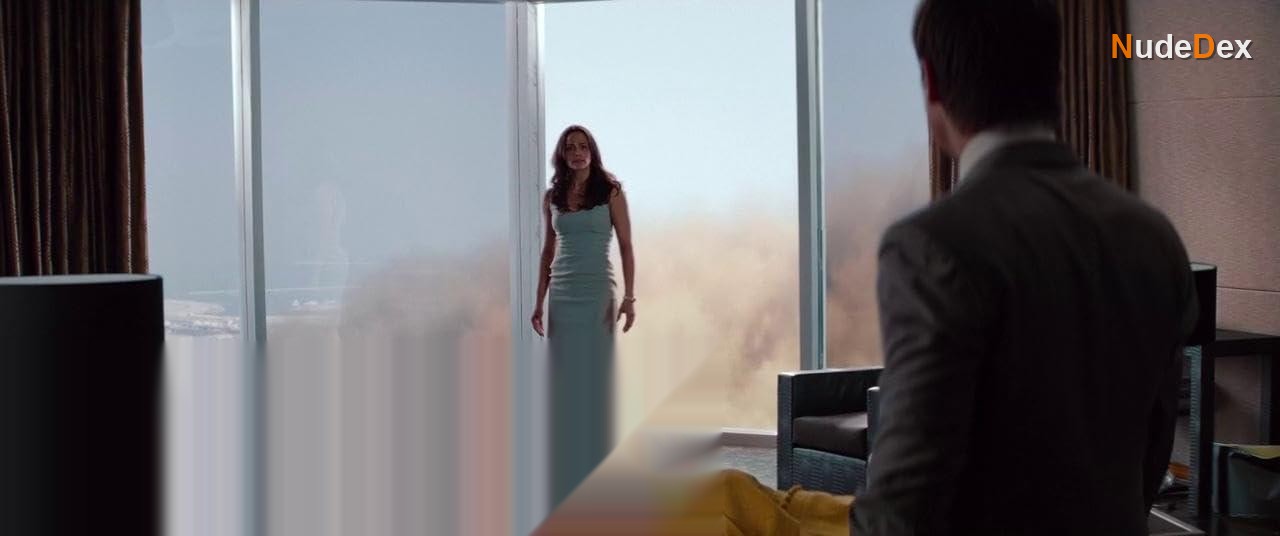 Paula Patton in Mission Impossible Ghost Protocol, photo 11