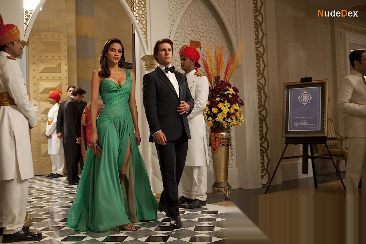 Paula Patton in Mission Impossible Ghost Protocol, photo 15