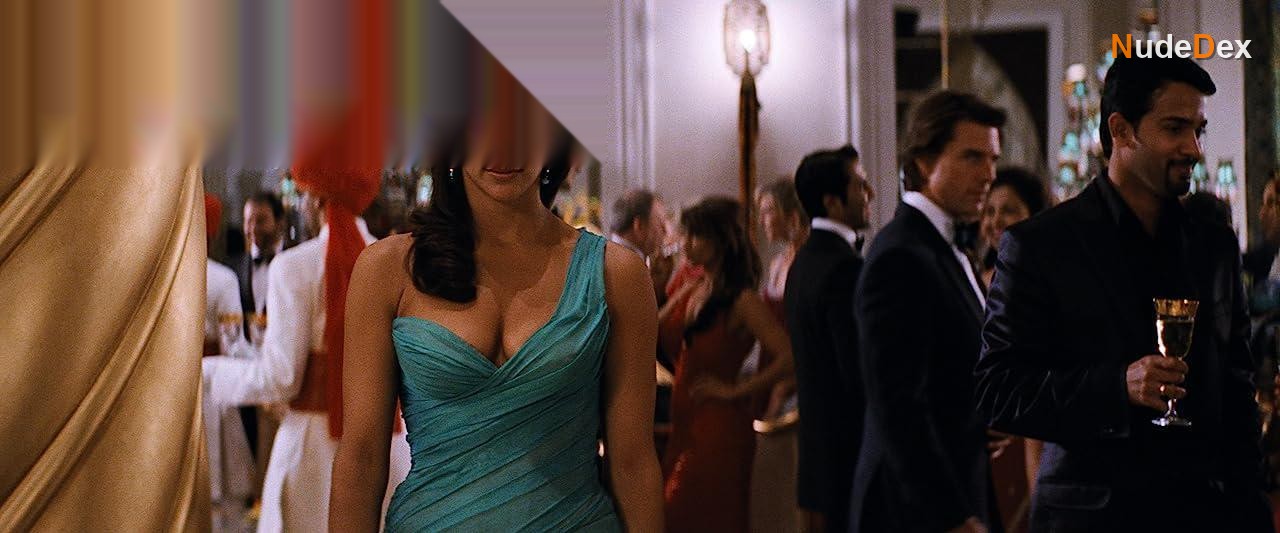 Paula Patton in Mission Impossible Ghost Protocol, photo 23
