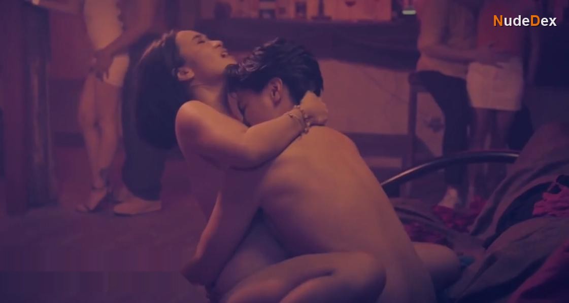 Paula Santos in L: Lakad, photo 1