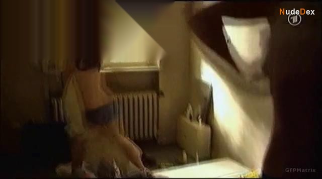 Paula Schramm in Bis Nichts Mehr Bleibt, photo 3