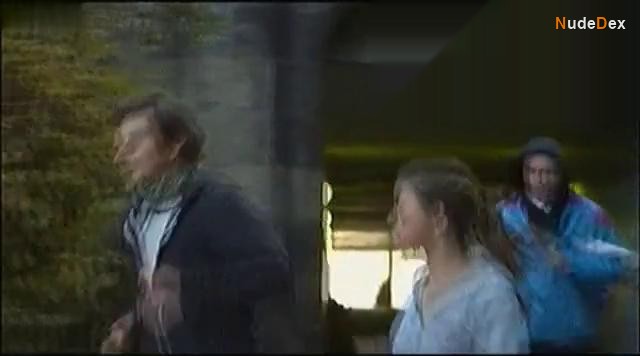 Paula Schramm in Bis Nichts Mehr Bleibt, photo 10