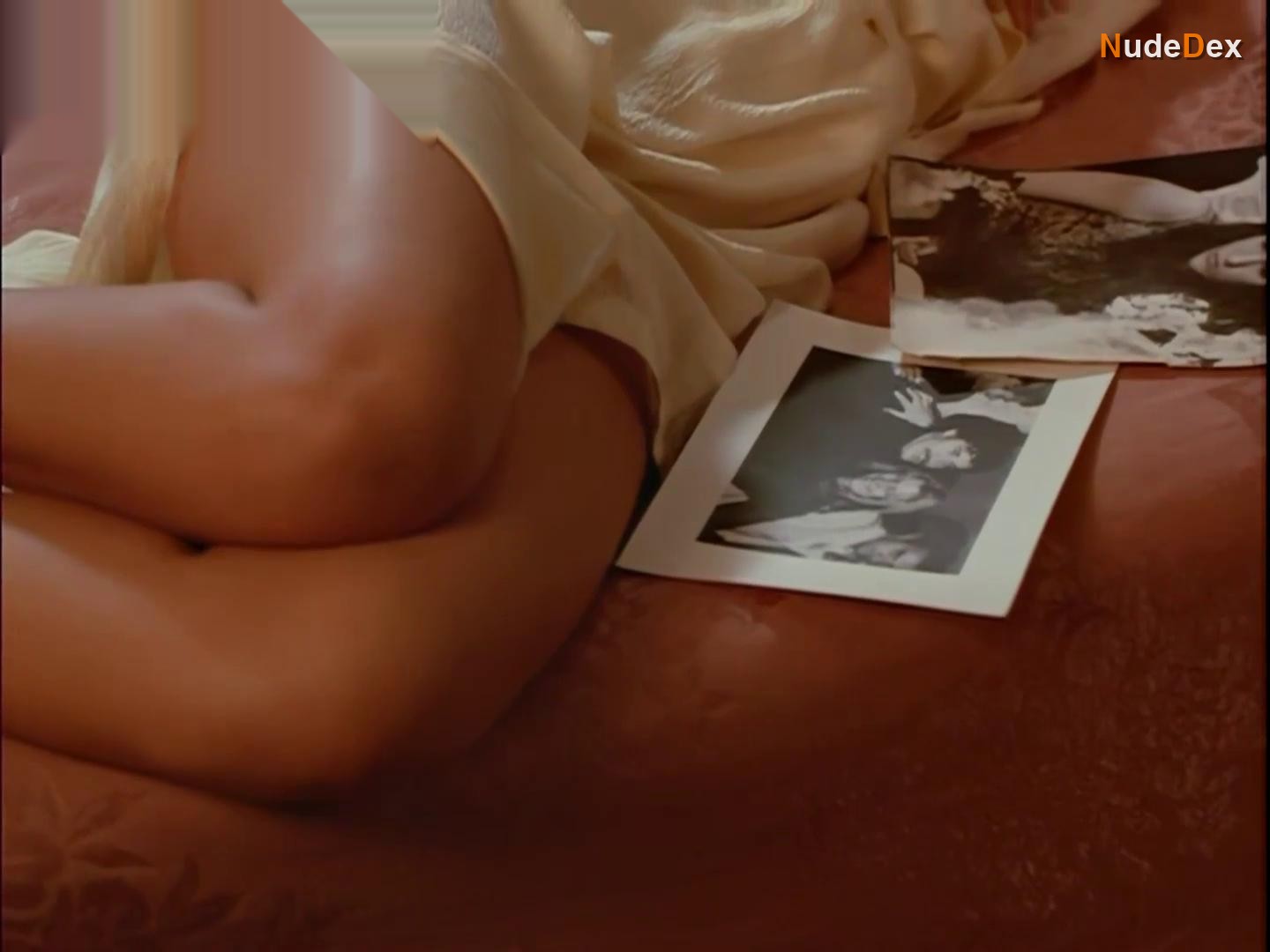 Paulina Porizkova in Anna, photo 11