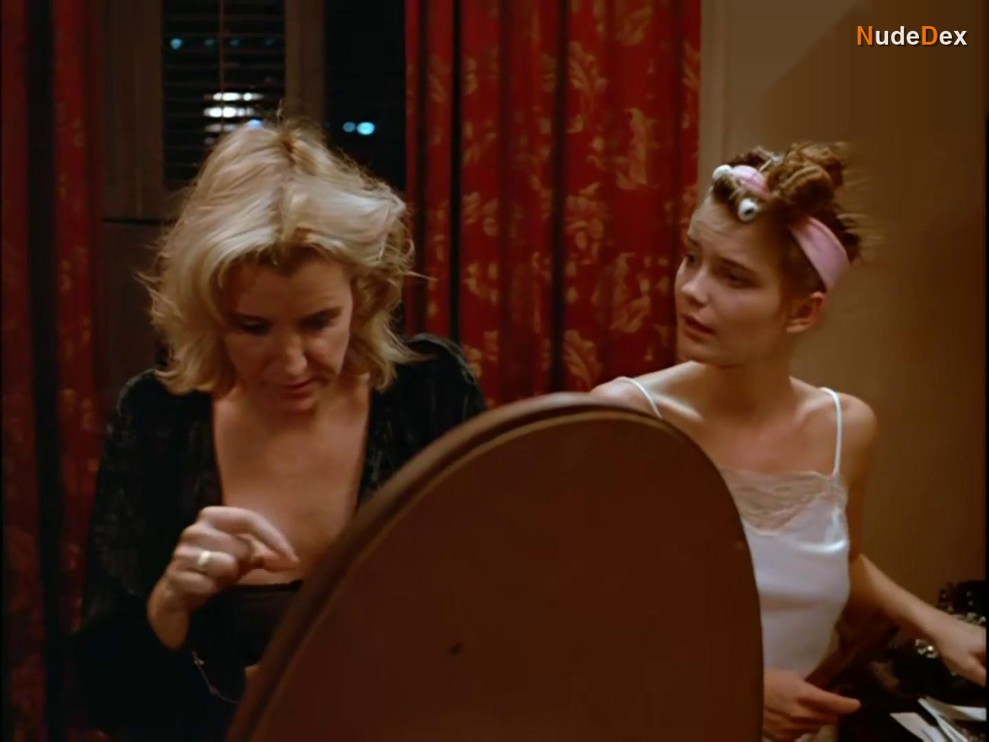 Paulina Porizkova in Anna, photo 13