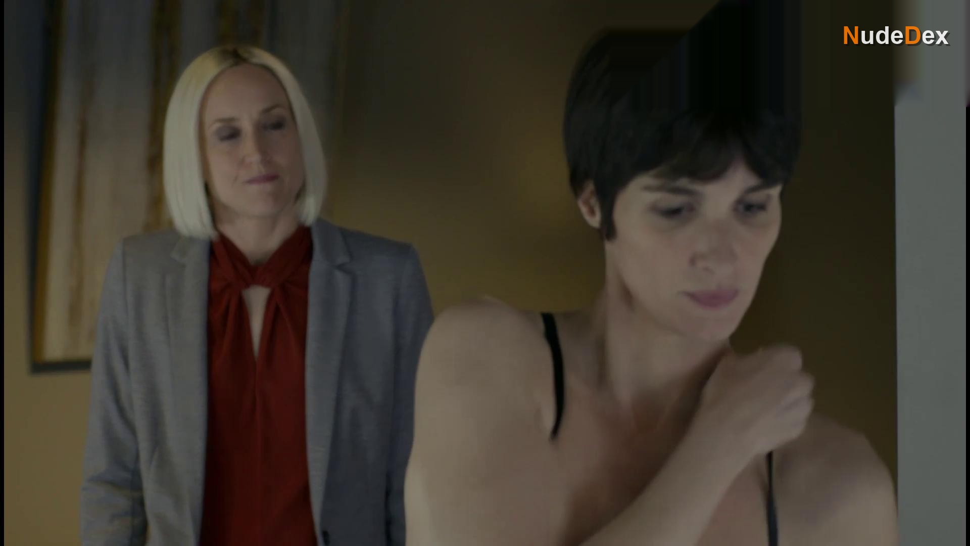 Vania Villalon in Fugitiva