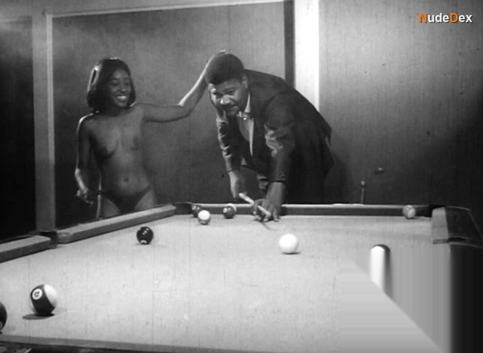 Peaches Chapman in She Mob, photo 1