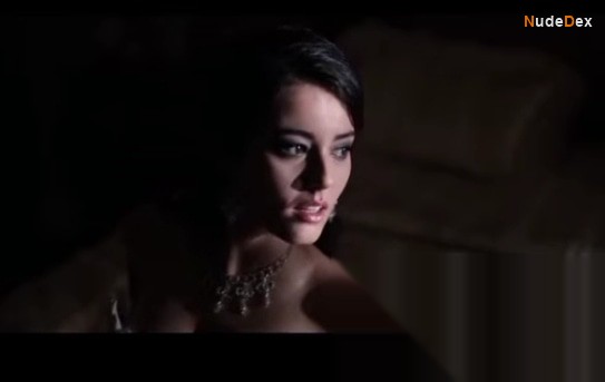 Pelin Akil in A True Gentleman, photo 1