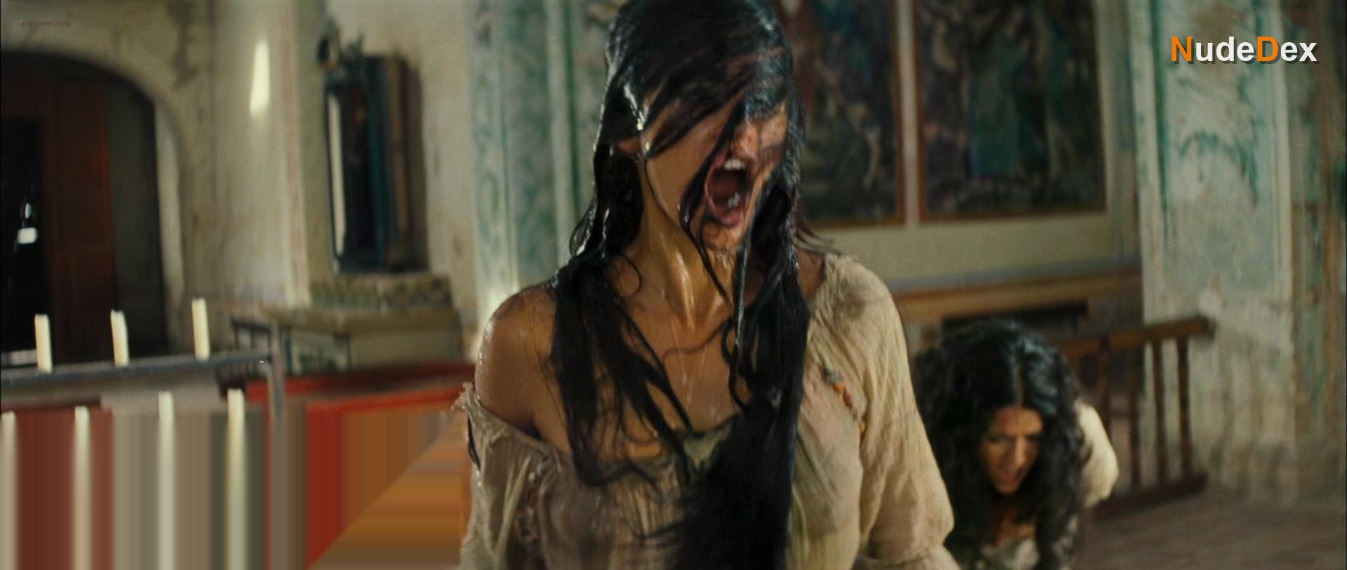 Penelope Cruz in Bandidas, photo 2