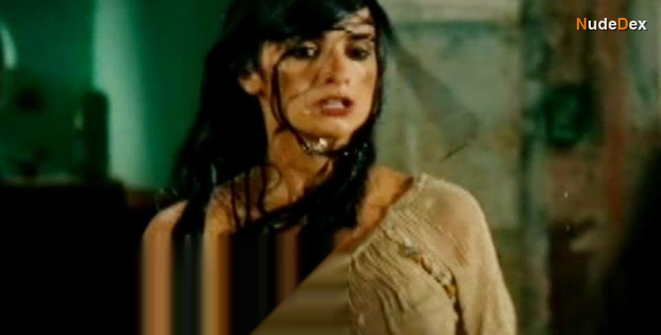 Penelope Cruz in Bandidas, photo 4