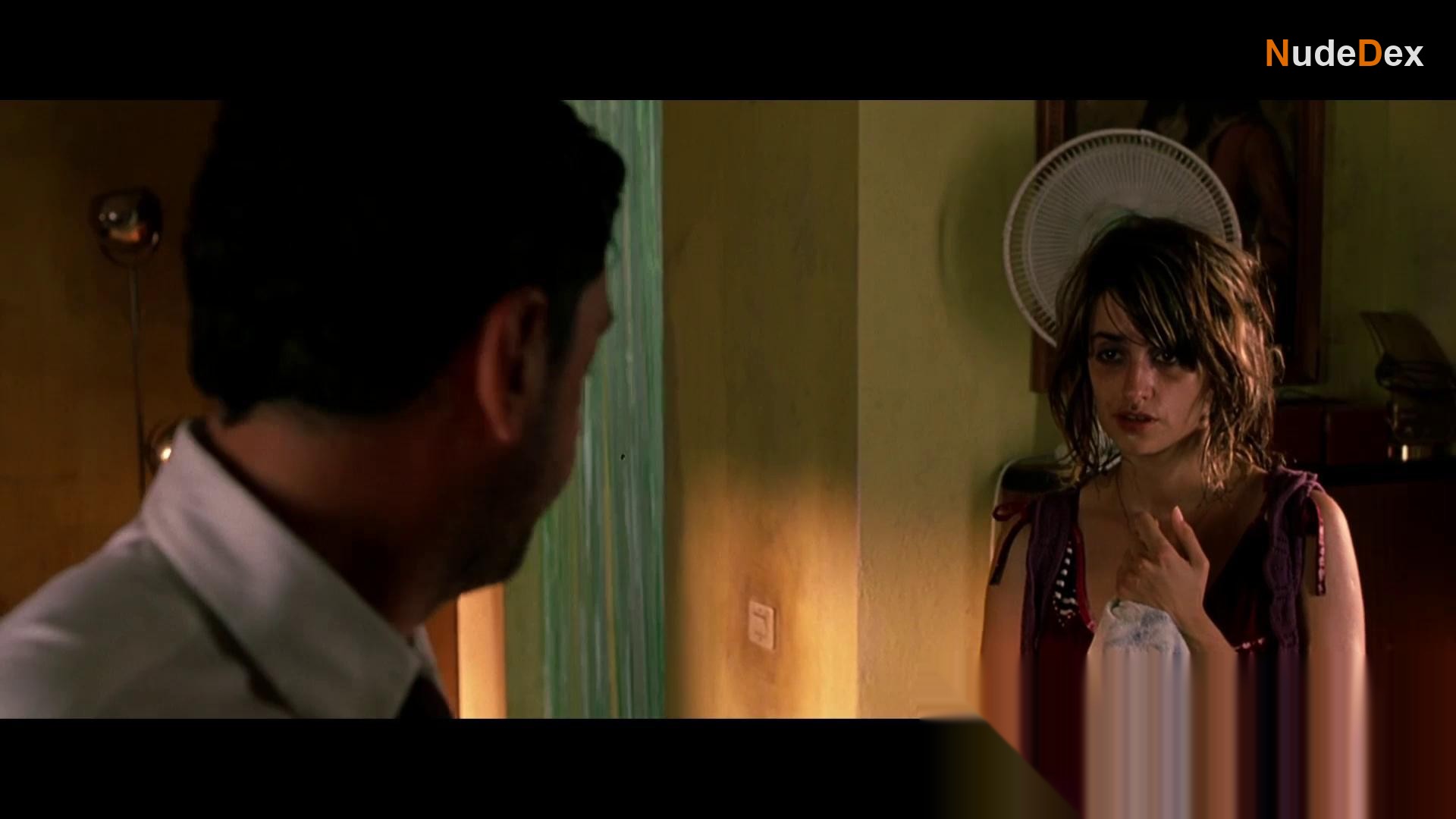 Penelope Cruz in Don T Move, photo 1