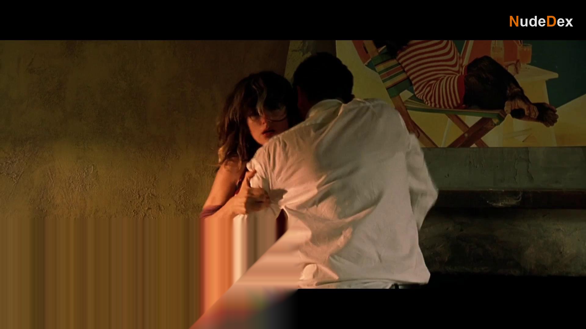 Penelope Cruz in Don T Move, photo 2