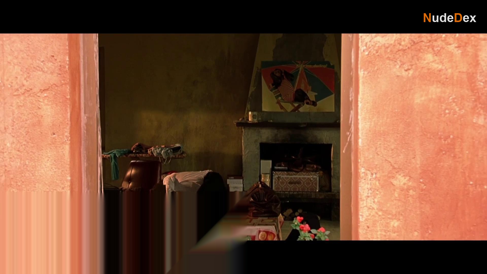 Penelope Cruz in Don T Move, photo 3