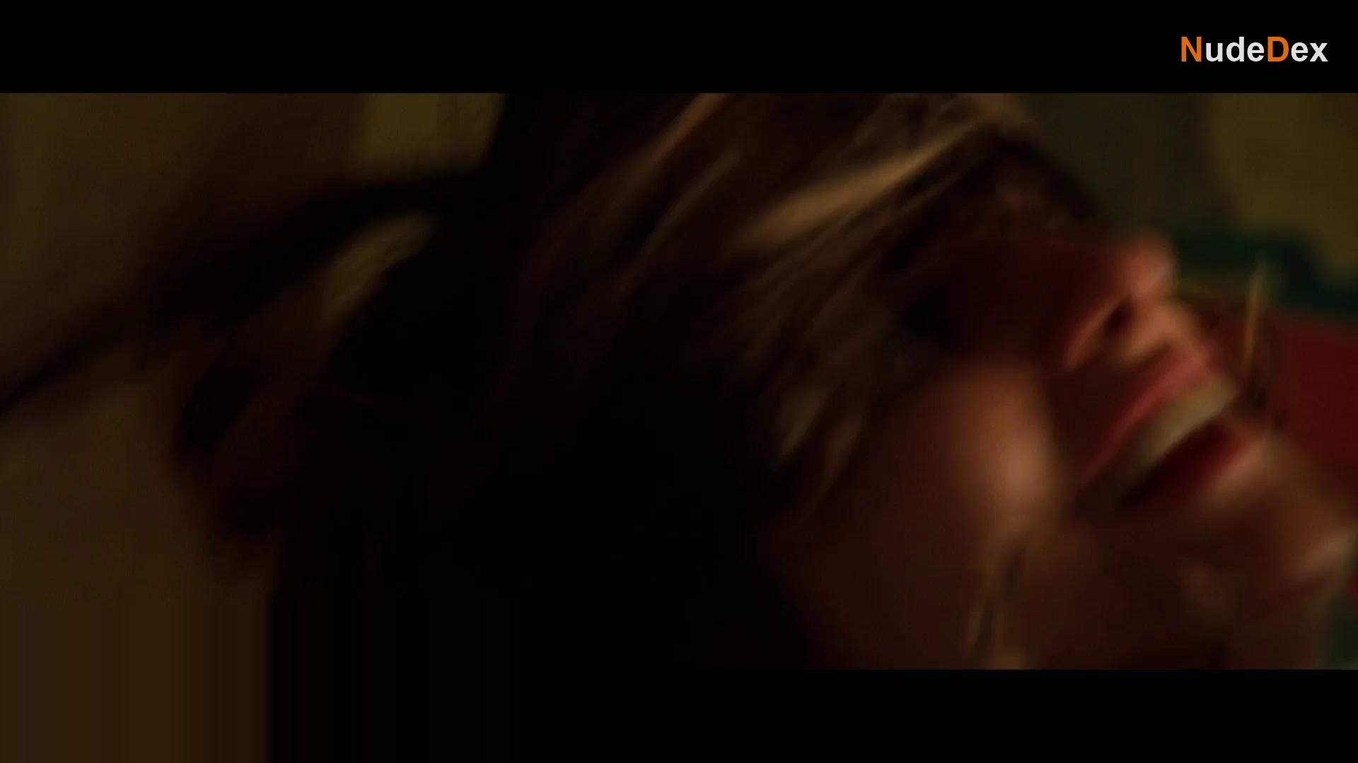 Penelope Cruz in Don T Move, photo 5
