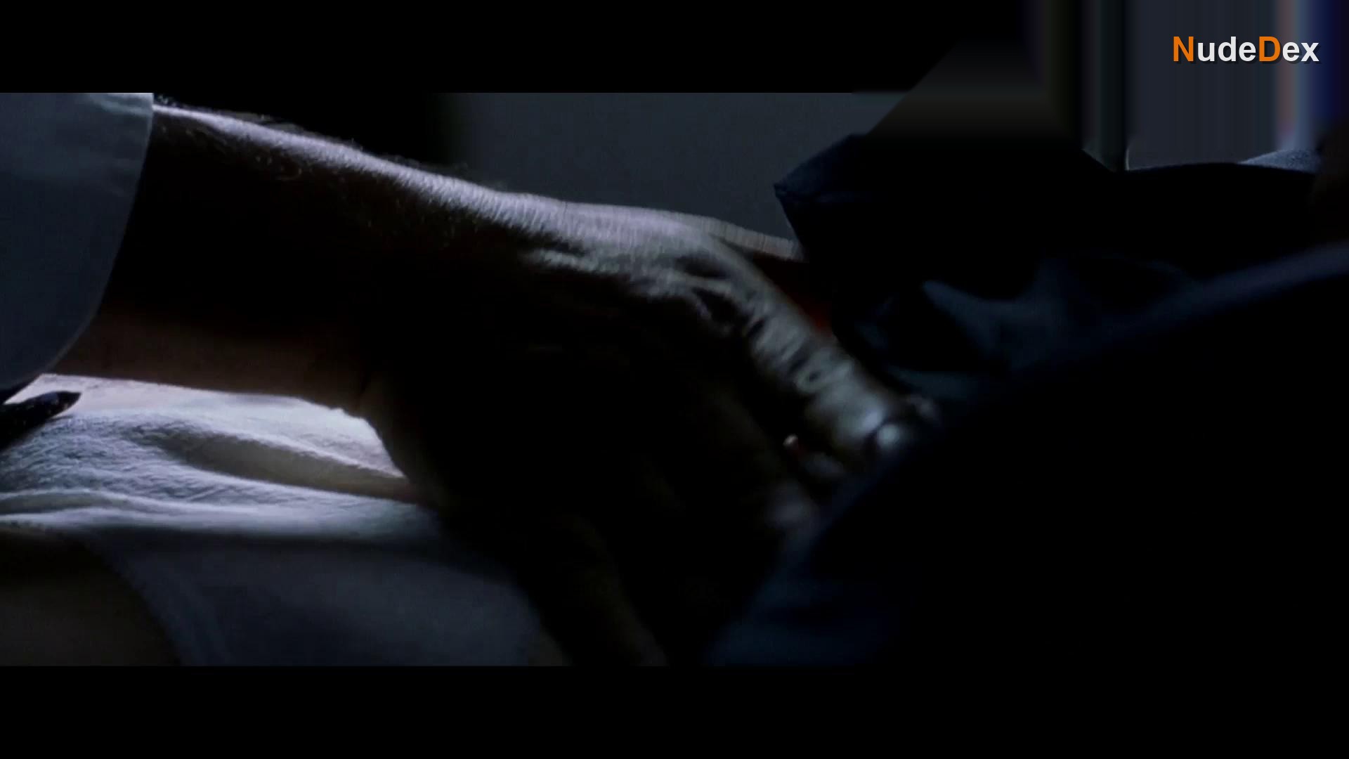 Penelope Cruz in Don T Move, photo 7