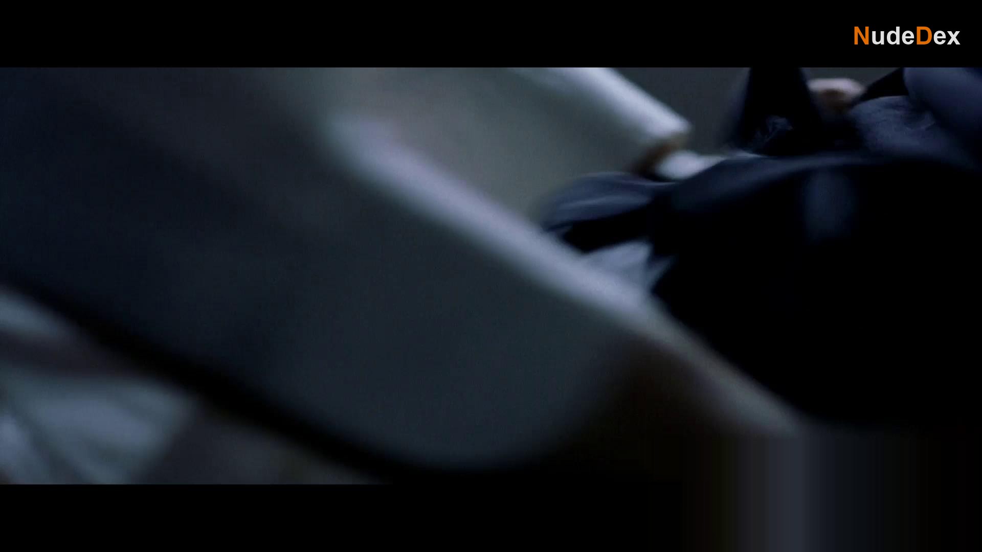 Penelope Cruz in Don T Move, photo 16