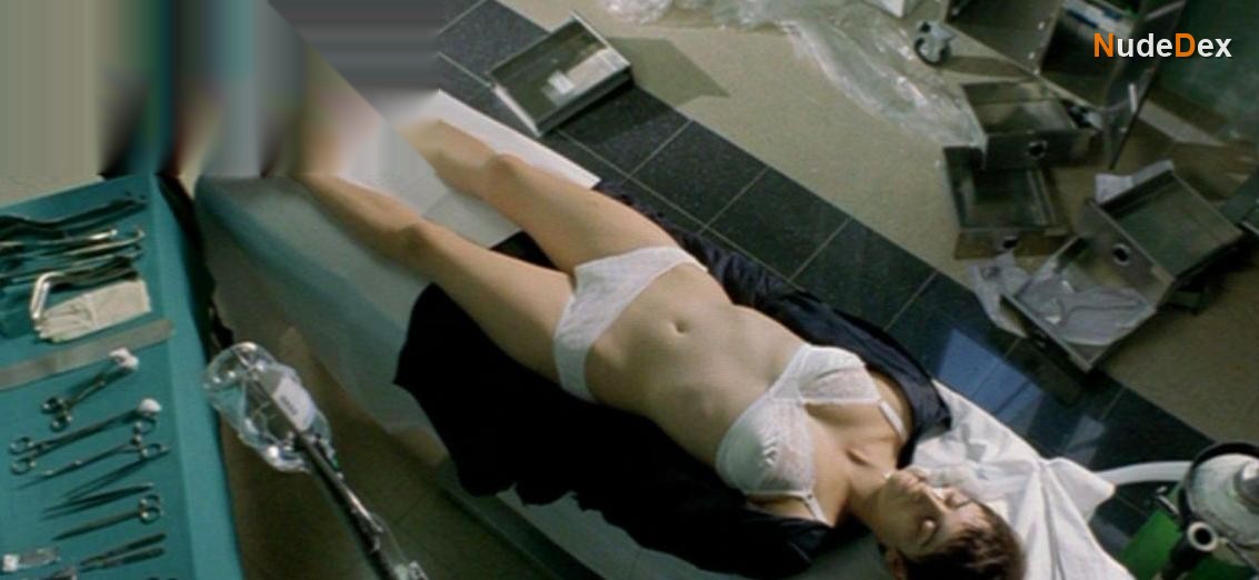 Penelope Cruz in Don T Move, photo 21