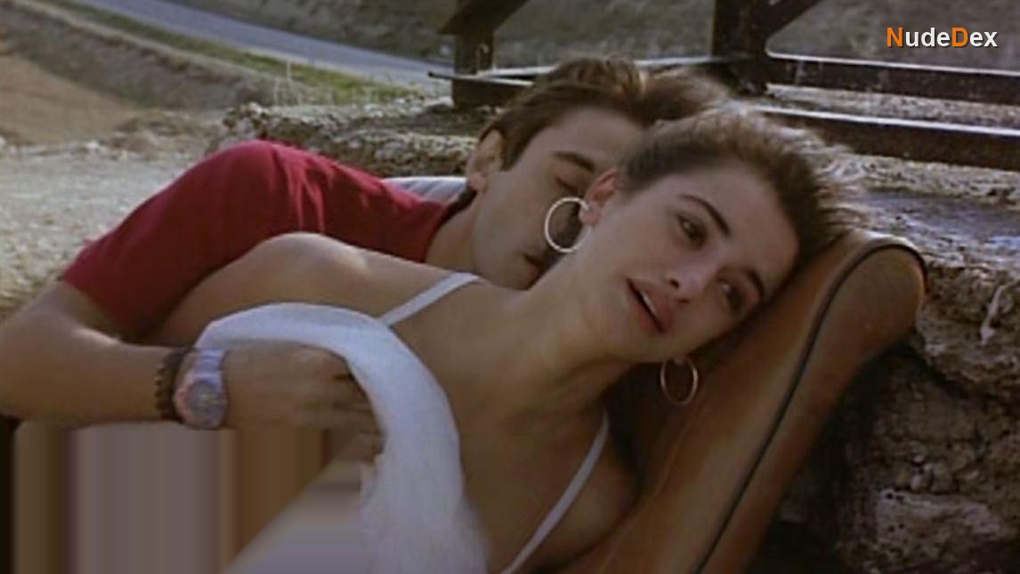 Penelope Cruz in Jamon Jamon, photo 6