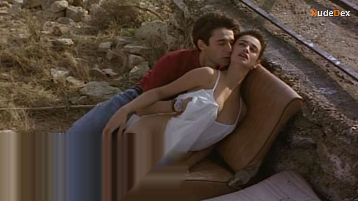 Penelope Cruz in Jamon Jamon, photo 9