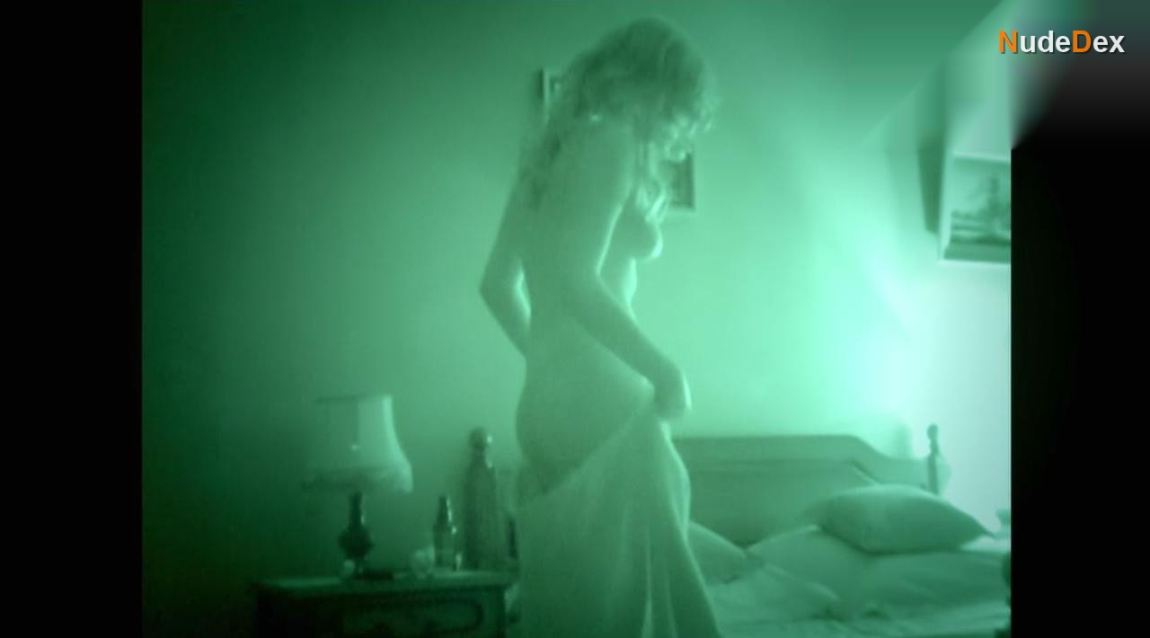 Penelope Leveque in Xanadu, photo 15