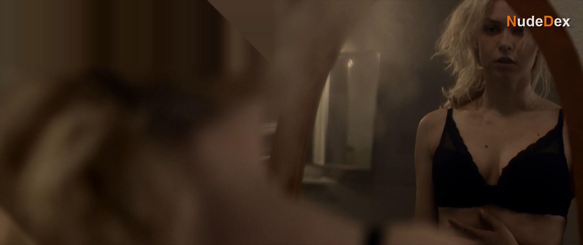 Penelope Mitchell in Gnaw, photo 1