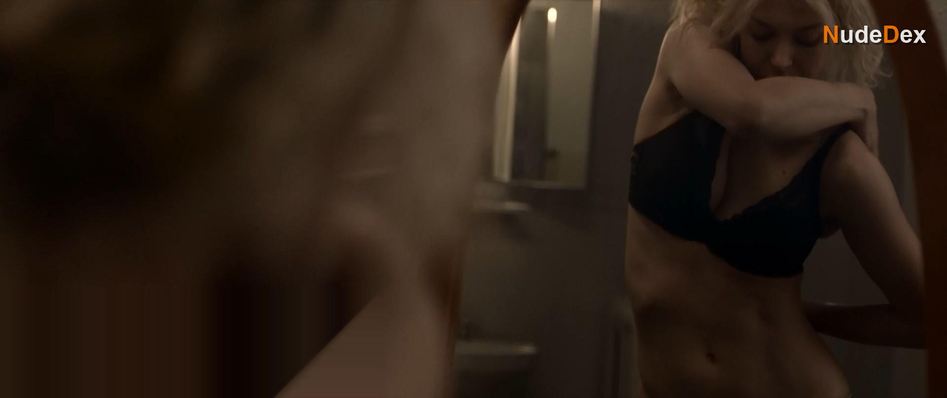 Penelope Mitchell in Gnaw, photo 3