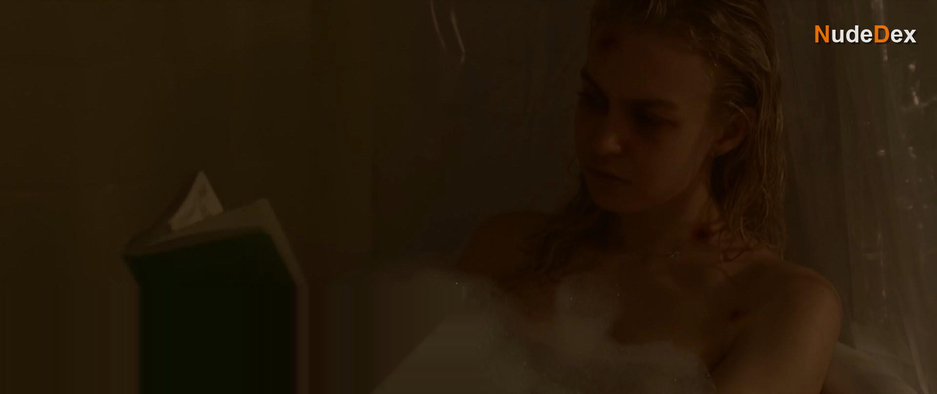 Penelope Mitchell in Gnaw, photo 5