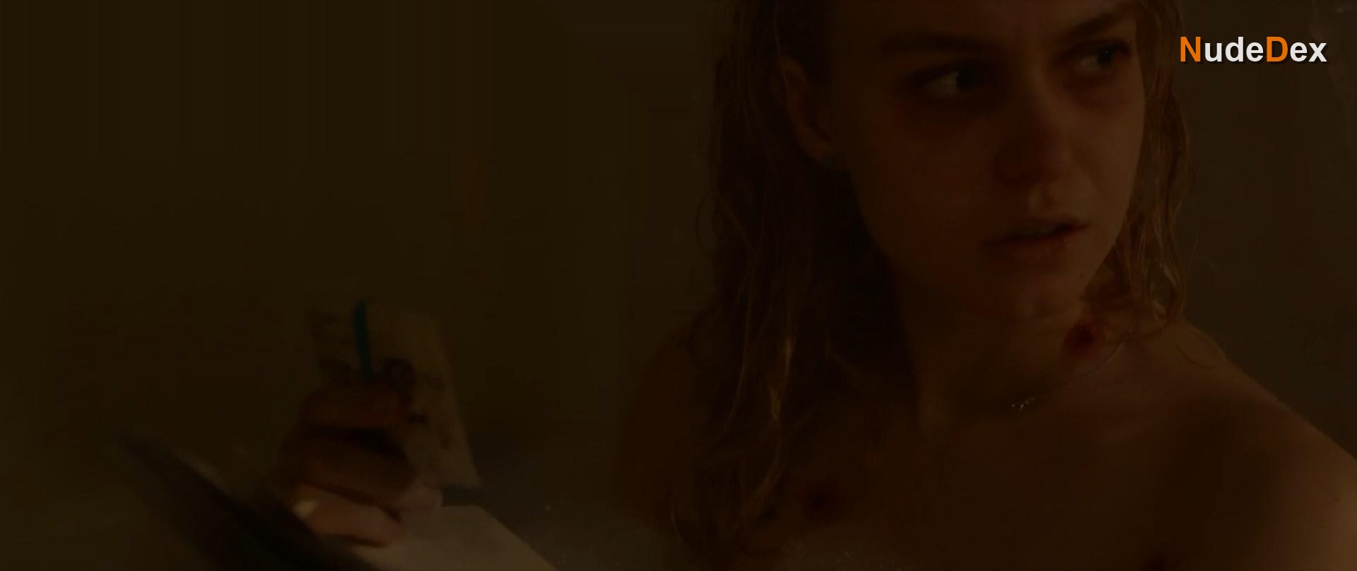 Penelope Mitchell in Gnaw, photo 6